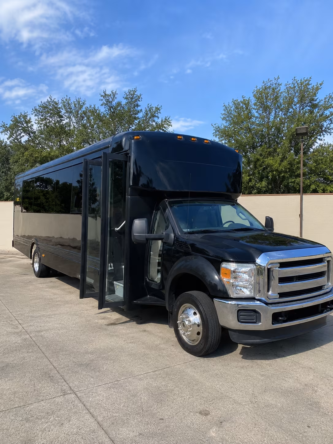 escondido 20 passenger party bus