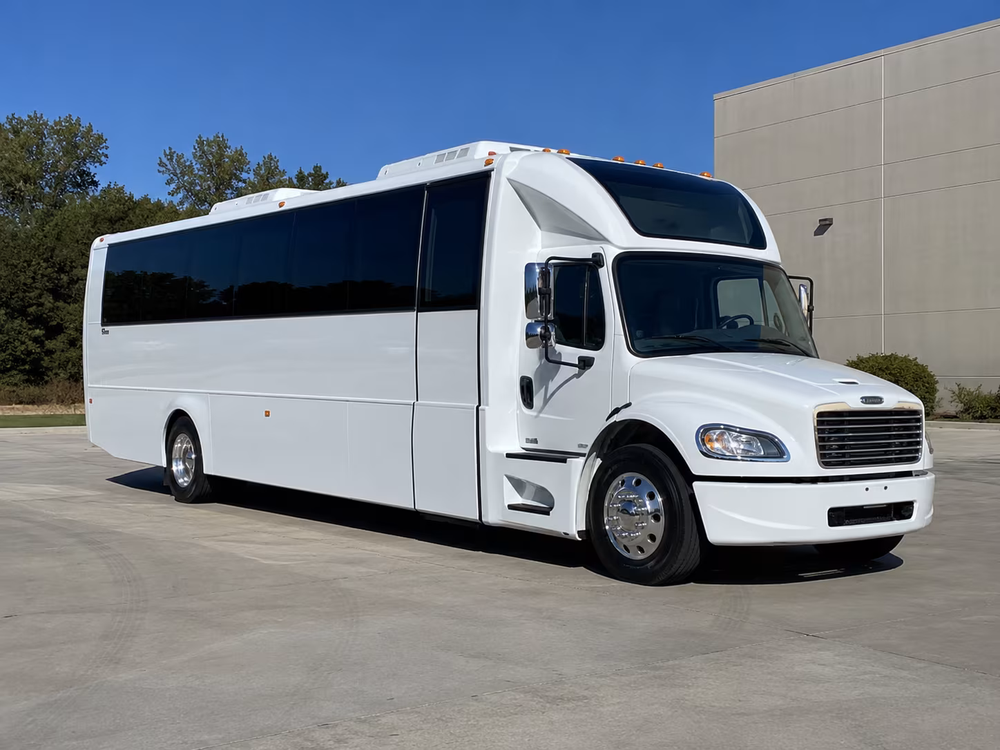 escondido 28 passenger party bus